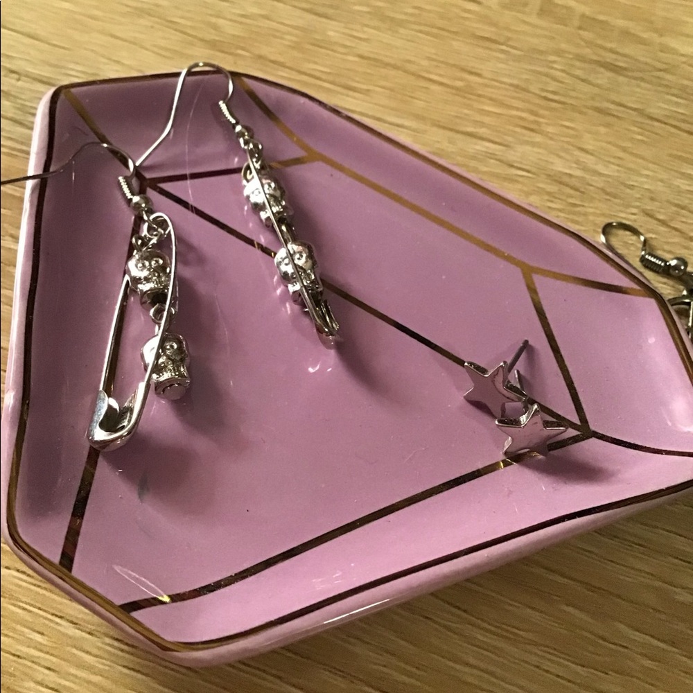 Skull and safety pin dangle earrings, w/bonusstuds